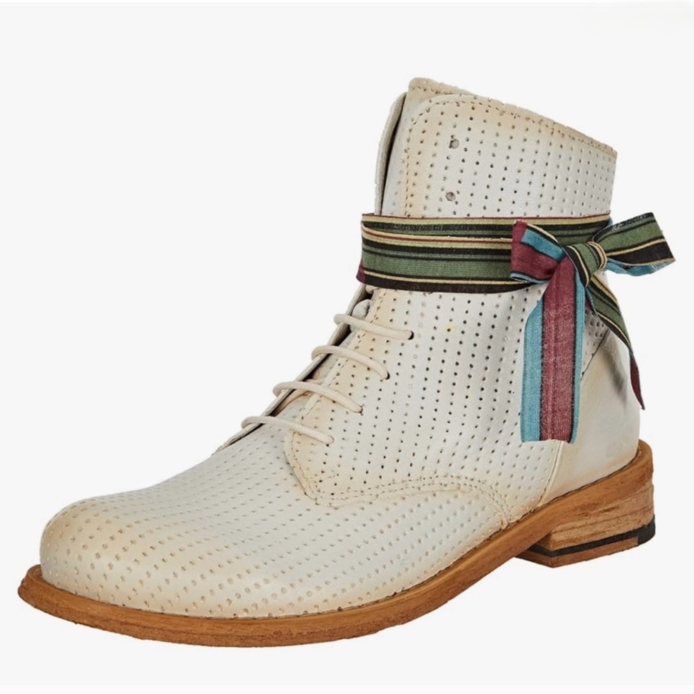 *Unique* Felmini Gredo perforated leather ankle boots size 10